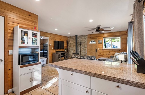 Peninsula Village Cabin | Elevate Your Stay~Top Unit at Lake Almanor Escape7