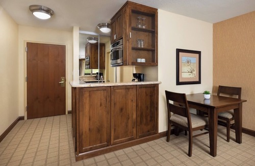 Mount Crested Butte Hotel | Elevation’s Finest: Valley View King | Serene Pool Access | Couple Stay