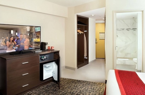 Gateway District Hotel | Elite 1 King at The STRAT Hotel, Casino & Tower