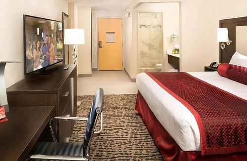 Gateway District Hotel | Elite 1 King at The STRAT Hotel, Casino & Tower