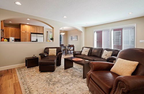 Boyd Acres House | Ellie 30 Day Minimum - Northwest Bend Convenient Location - Private Walled Deck