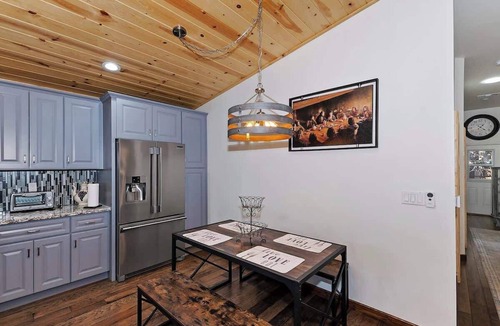 Big Bear City Cabin | Elysian Cabin | Enclosed Yard · Fireplace