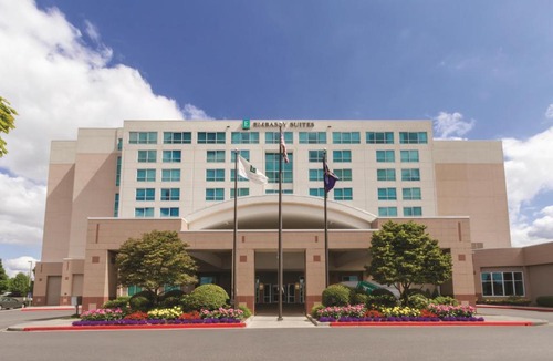 Portland Hotel | Embassy Suites by Hilton Portland Airport