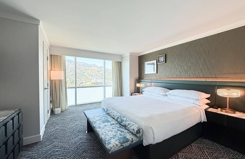 Downtown Hotel | Embassy Suites Los Angeles - Glendale