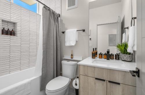 Fremont Apartment | Emerald City Chic - 2Bed&2Bath Townhouse