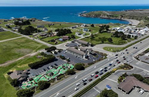 Fort Bragg Hotel | Emerald Dolphin Inn & Mini Golf