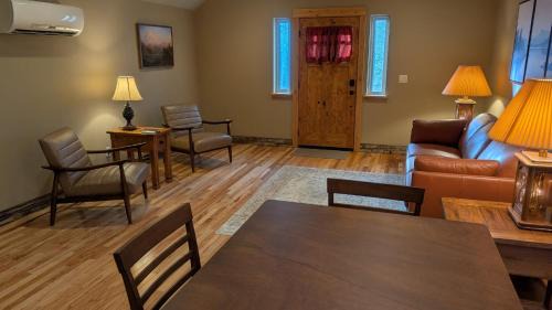 Amazon Apartment | Emerald Retreat