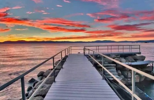 Glenbrook House | Emerald Waters absolute hidden Lakefront LX2