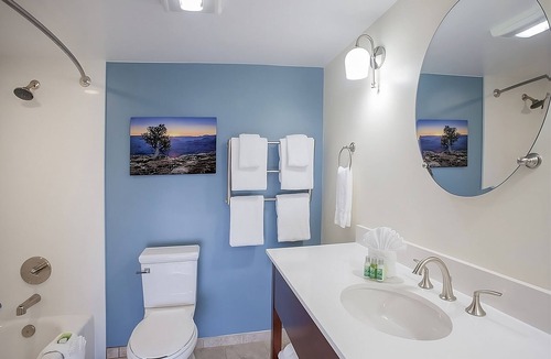 Tusayan Hotel | Enjoy a Hassle-Free and Suiting Stay! Free Parking, Outdoor Pool, Hot Tub