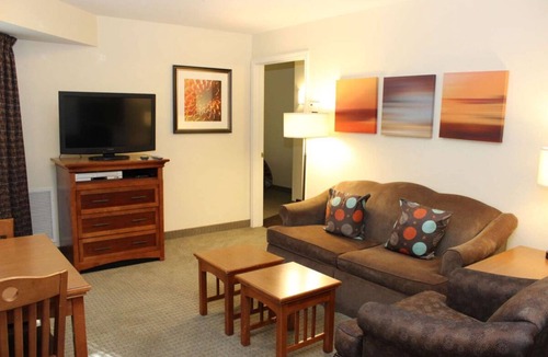 Vancouver Hotel | Enjoy a Hassle-Free Stay! Close to Orchards Park West, w/Free Breakfast, Pool!