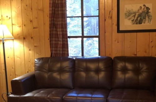 Union Creek House | Enjoy a Hassle Free Stay! 2 Spacious Units, Close to Rogue River Gorge Viewpoint