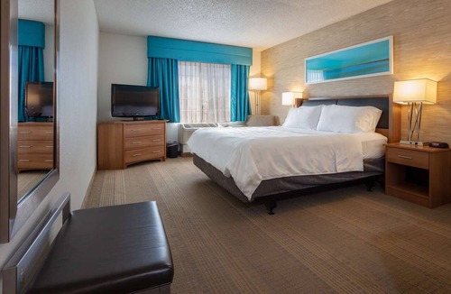 Anaheim Resort Hotel | Enjoy Disneyland Magic! Outdoor Pool, Pet-Friendly Property!