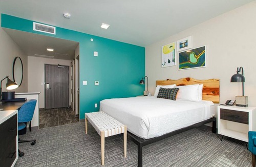 Independence Hotel | Enjoy Scenic Riverfront Stays at a Spacious Room with Locally Inspired Design