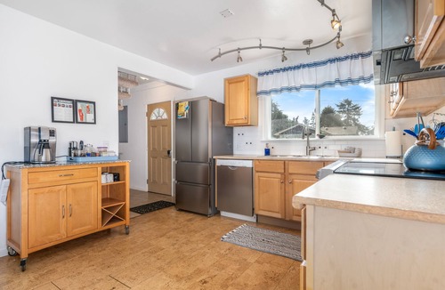 Otter Rock House | Enjoy sunsets from the hot tub after surfing & beachcombing at Otter Rock Oasis!