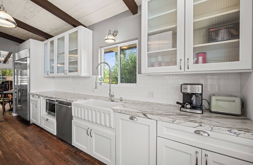 Fallbrook House | Enjoy the peaceful and relaxing time at windmill winery house!