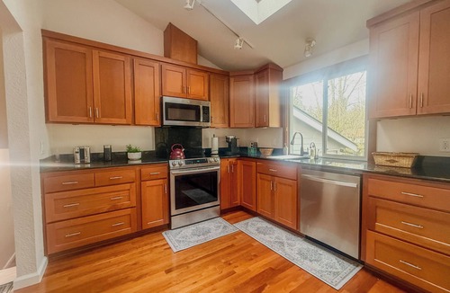 Lake Forest Park House | Entire 3-bedroom charming house in Lake Forest Park