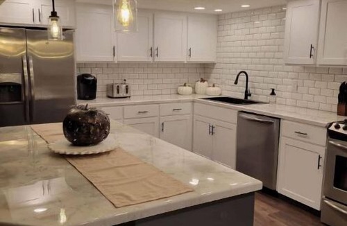 Canby Apartment | Entire Guest Unit - Cool Canby Crib-Full Basement