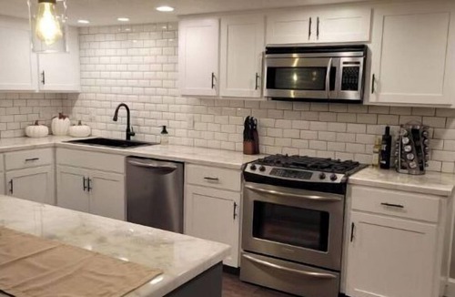 Canby Apartment | Entire Guest Unit - Cool Canby Crib-Full Basement