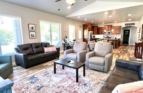 La Verkin House | Entire Home with TESLA Charger & RV Parking