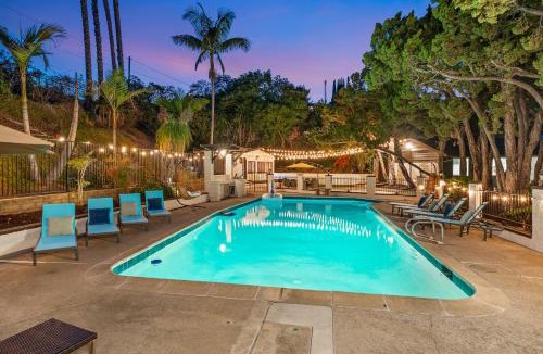 Mount Helix House | Entire Private Home with Sauna, Gym, Pool, 7 Bed, Parking Yard, Ranch Style, Available Now