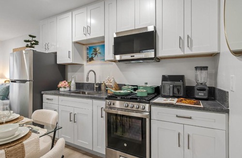 Lemon Grove House | Entire Private Home with 2 King Bed, Ranch-Style, 2 Parking, AC, EVCharger, Available Now