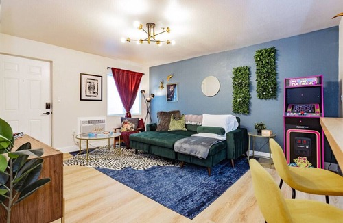 Gateway District House | Epic Group Haven: 5 Suites, Sleeps 34, Near Strip
