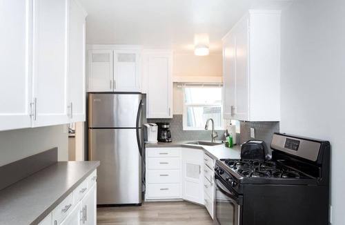 South Mission Beach House | Epic Patio, Comfortable, Seconds to Beach, Toys!