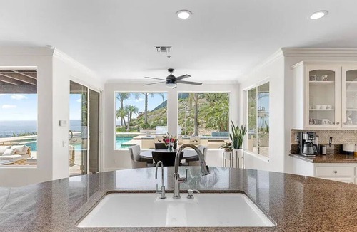 Los Angeles County House | Epic View - Resort Vibe - Private