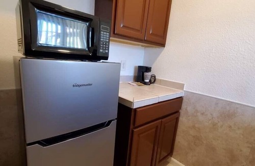 Desert Hot Springs Hotel | Europa Inn & Suites