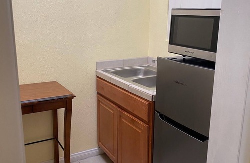 Desert Hot Springs Hotel | Europa Inn & Suites