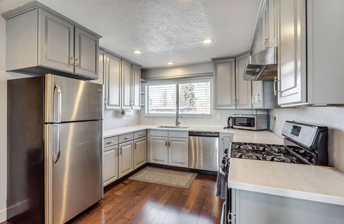 Lakeview House | Events Welcome!Big Place/Low Price!/Sleeps 26 Guests!/4,200 SqFt/6 Bathrooms