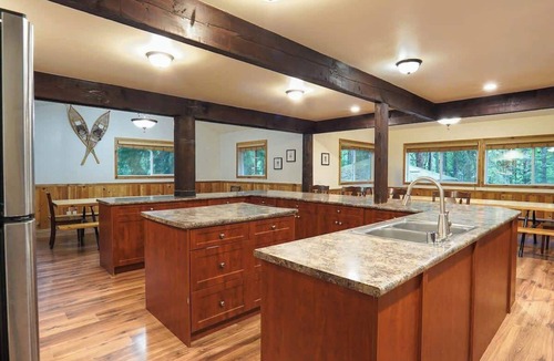 Glacier House | Evergreen Lodge Spacious 12 Bedroom Forest Retreat in Deming