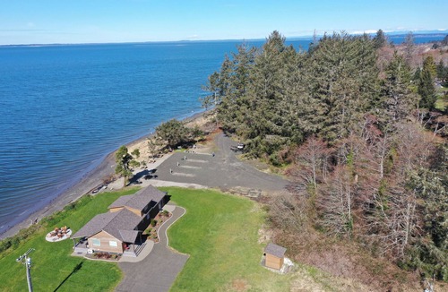Grays Harbor County RV Rental | Exclusive Bayside RV Site #1