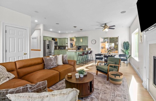 Western House | Exclusive Pool, Spa, Game Room, and Scenic Views