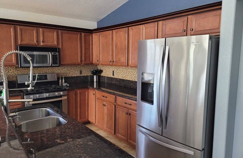 Paradise House | Executive Chic Corporate Housing 3 Bed 2 Bath Las Vegas 5 Mins from Airport