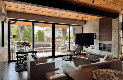 Market House | Experience modern elegance in the best location Kirkland has to offer.