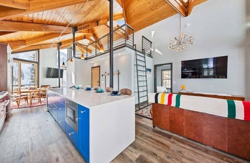 Salt Lake Mountain Resorts Condo | Experience the Epitome of Luxury in this Gorgeous Unit with Hot Tub