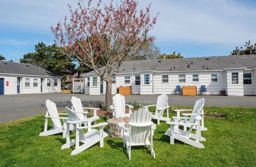 Downtown Cannon Beach Hotel | Experience the Magic of the Coast with Beach Access Nearby!