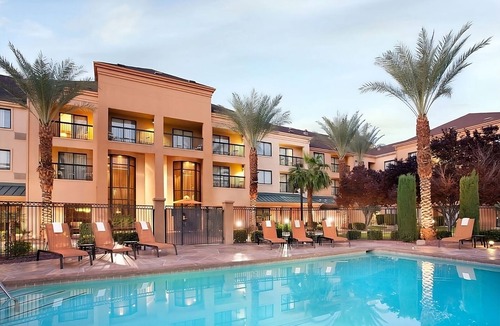 Las Vegas Hotel | Experience the world-famous Las Vegas Strip! W/Pool, Parking Access!
