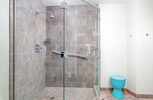 Carlsbad Village Hotel | Explore Carlsbad Coastal! 4 Spacious Units, Outdoor Pool, Beachfront Property!