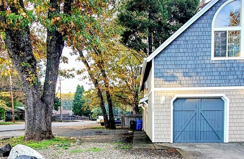 Cave Junction Cottage | Explore Caves & Coast! Family-friendly Oregon Stay