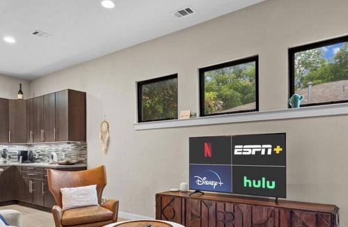 Govalle House | Explore E Austin in 3 Chic Suites + Peloton 10 Mins to Lady Bird & Local Bites