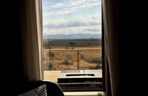 Summer Lake Cottage | Explore Oregon Outback - Sauna - Hot Tub - Stargaze - WIFI - Bird Watching