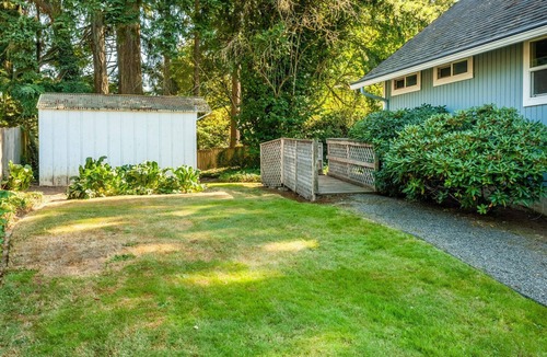 Sherwood - Tualatin South House | Exquisite Tualatin 2BR w/Parking, nr Shops & Restaurants, by Blueground
