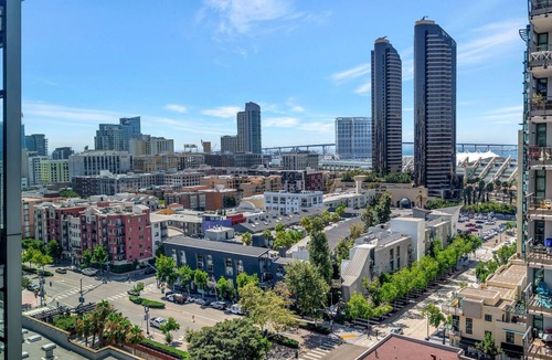 Marina District Condo | Fabulous Pet Friendly Marina Executive Retreat ~ Views! Views! Views!