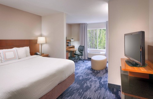 Bridle Trails Hotel | Fairfield Inn & Suites by Marriott Seattle Bellevue/Redmond