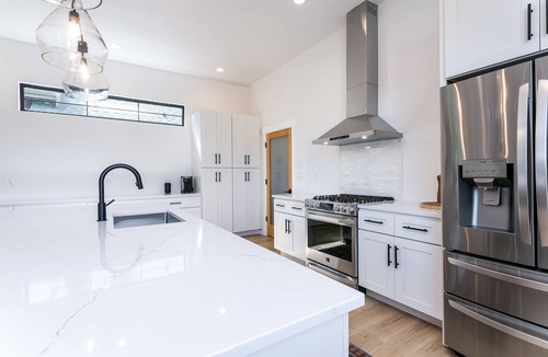 Fairhaven House | Fairhaven Luxury With Rooftop Deck and Ocean Views