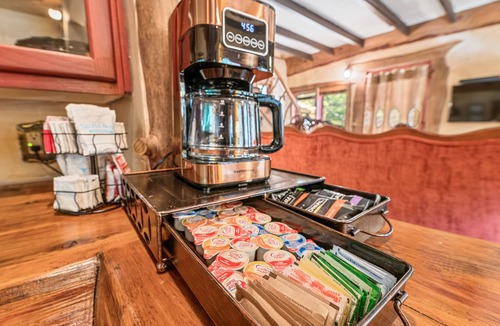 Lake Arrowhead Cabin | Fairytale themed secluded cabin- pets ok, king bed, fast Wi-Fi!