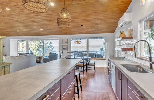 Longbranch House | Family, dog friendly, waterfront beach house by RedAwning