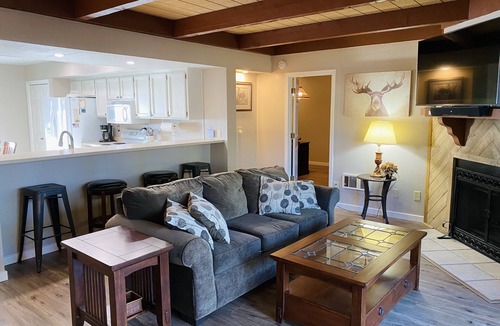 Pinetop Condo | Family Friendly Pines Condo-3b/2b